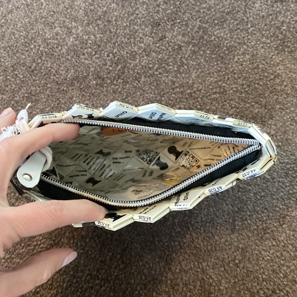 Nahui Ollin Wallet Bag Clutch NWOT Full Zip Black and White Design - Picture 4 of 7